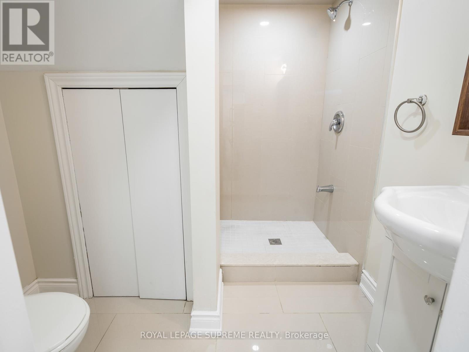 40 Cartwright Avenue, Toronto, Ontario M6A 1T9 - Photo 33 - W12517826