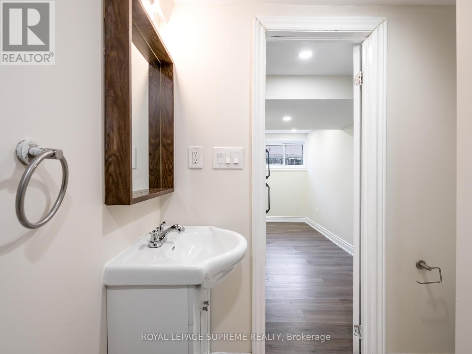 40 Cartwright Avenue, Toronto, Ontario M6A 1T9 - Photo 34 - W12517826