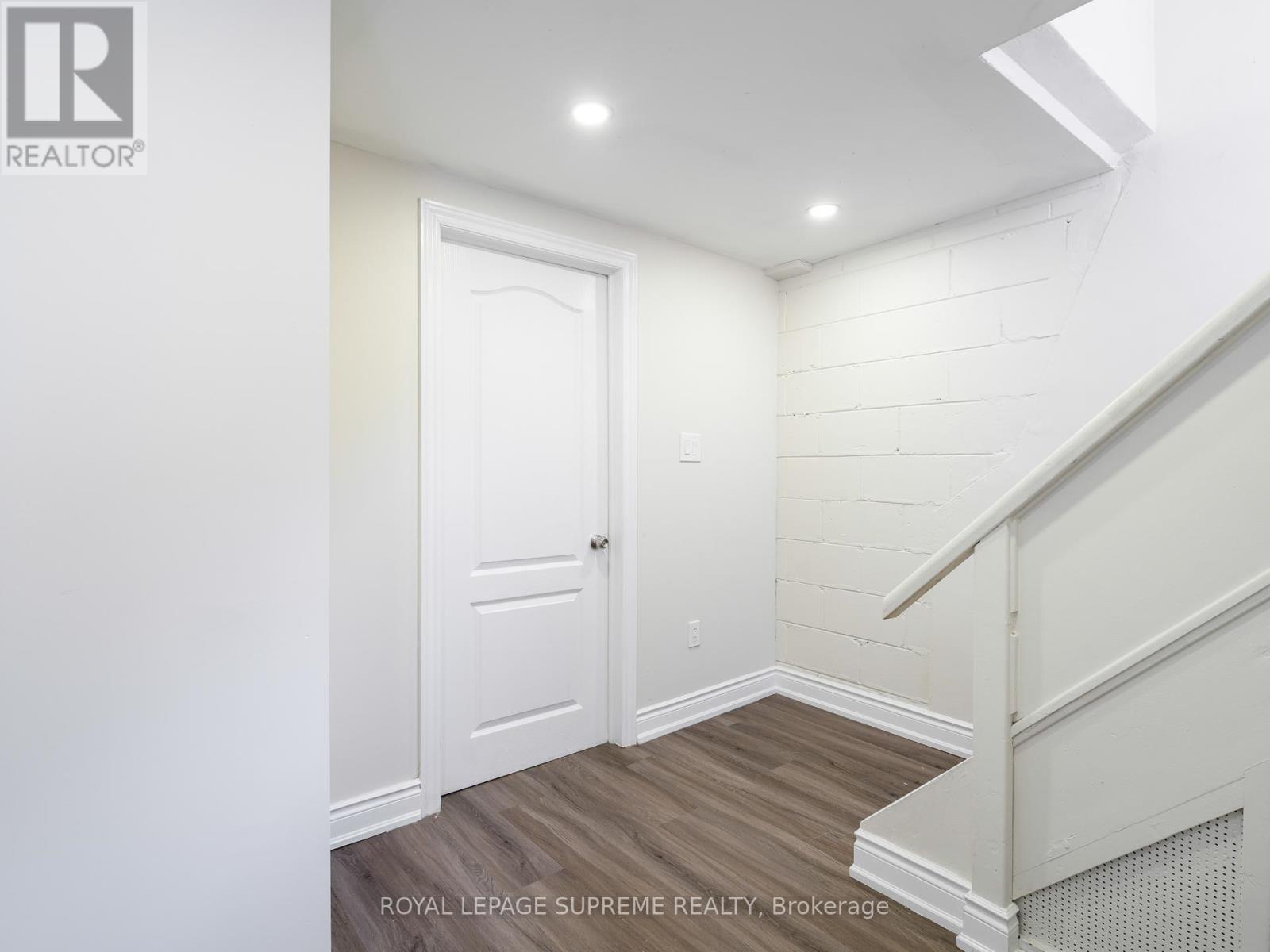 40 Cartwright Avenue, Toronto, Ontario M6A 1T9 - Photo 37 - W12517826