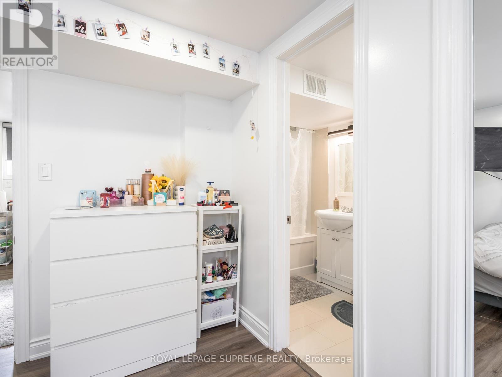 40 Cartwright Avenue, Toronto, Ontario M6A 1T9 - Photo 42 - W12517826