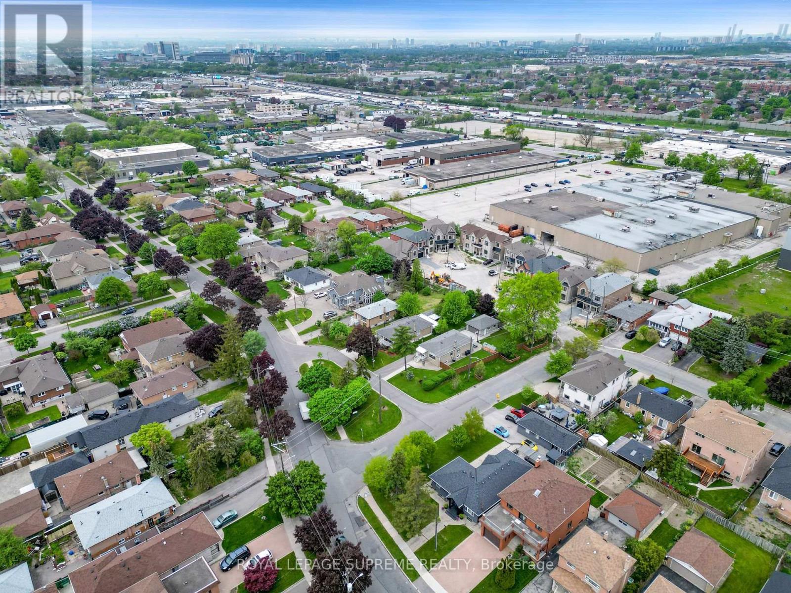 40 Cartwright Avenue, Toronto, Ontario M6A 1T9 - Photo 49 - W12517826