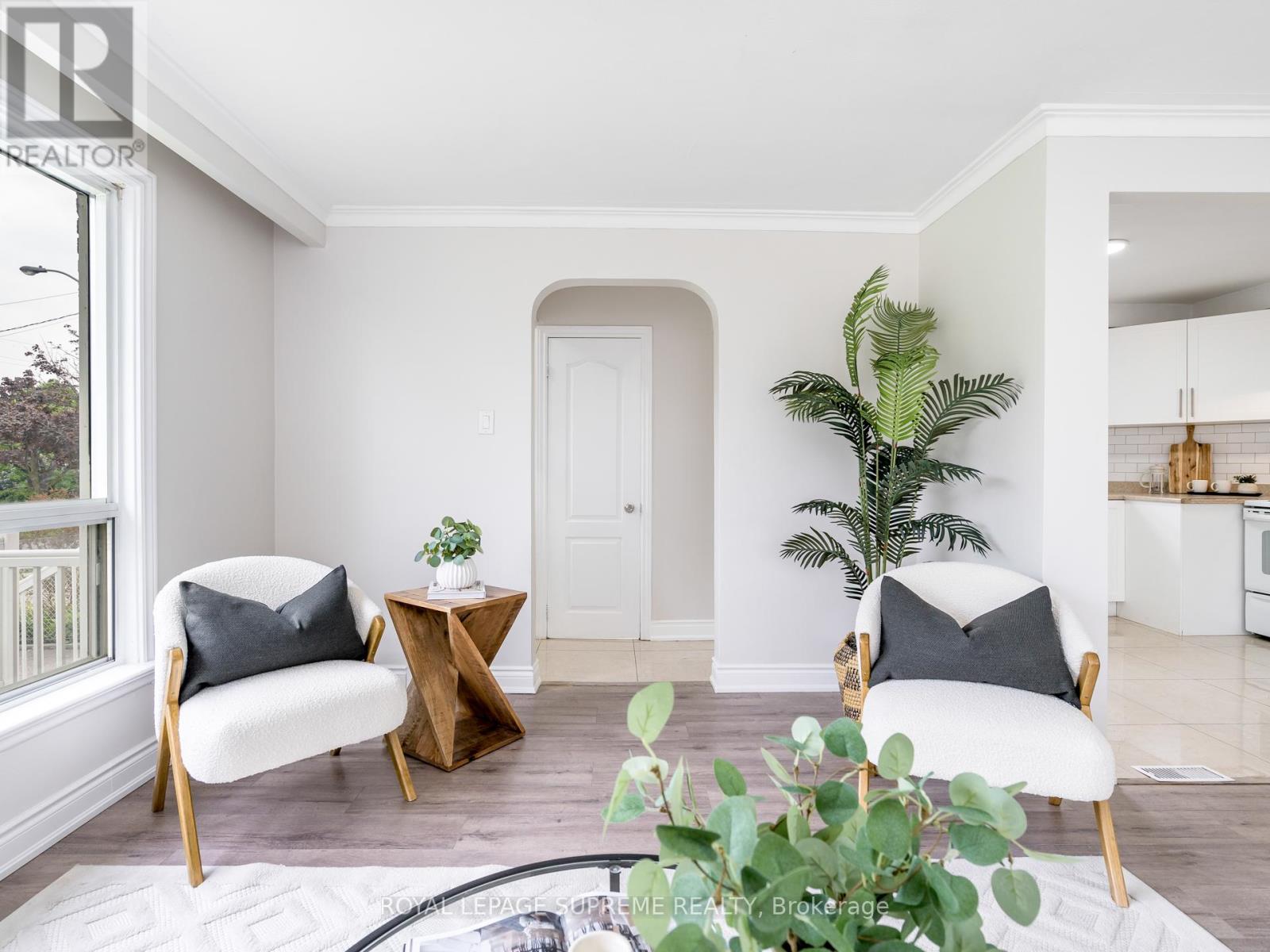 40 Cartwright Avenue, Toronto, Ontario M6A 1T9 - Photo 8 - W12517826