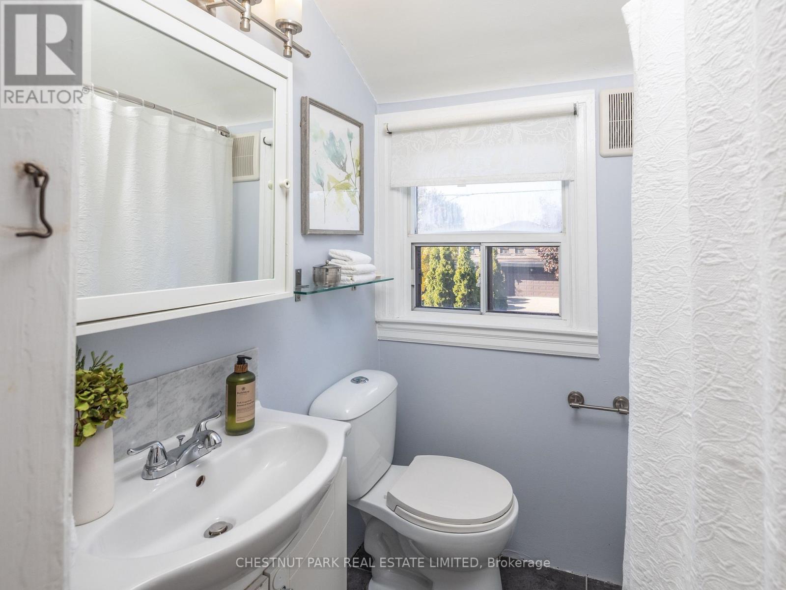 29 Mulholland Avenue W, Toronto, Ontario  M6A 2S1 - Photo 8 - W12517832