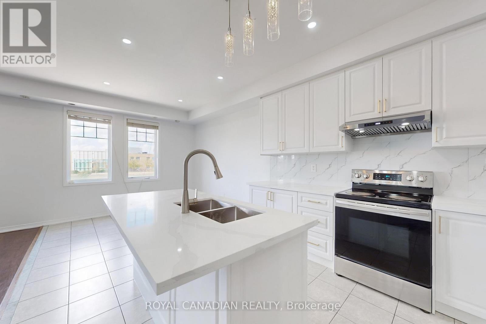 54 Chesterwood Crescent, Brampton, Ontario L6Y 0Z4 - Photo 10 - W12517874