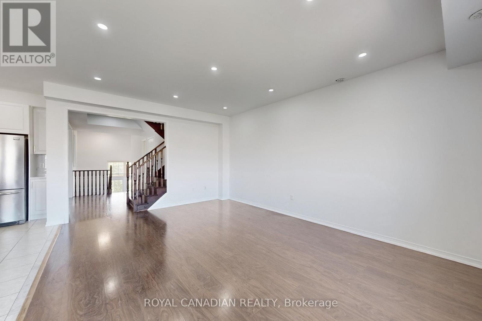 54 Chesterwood Crescent, Brampton, Ontario L6Y 0Z4 - Photo 11 - W12517874