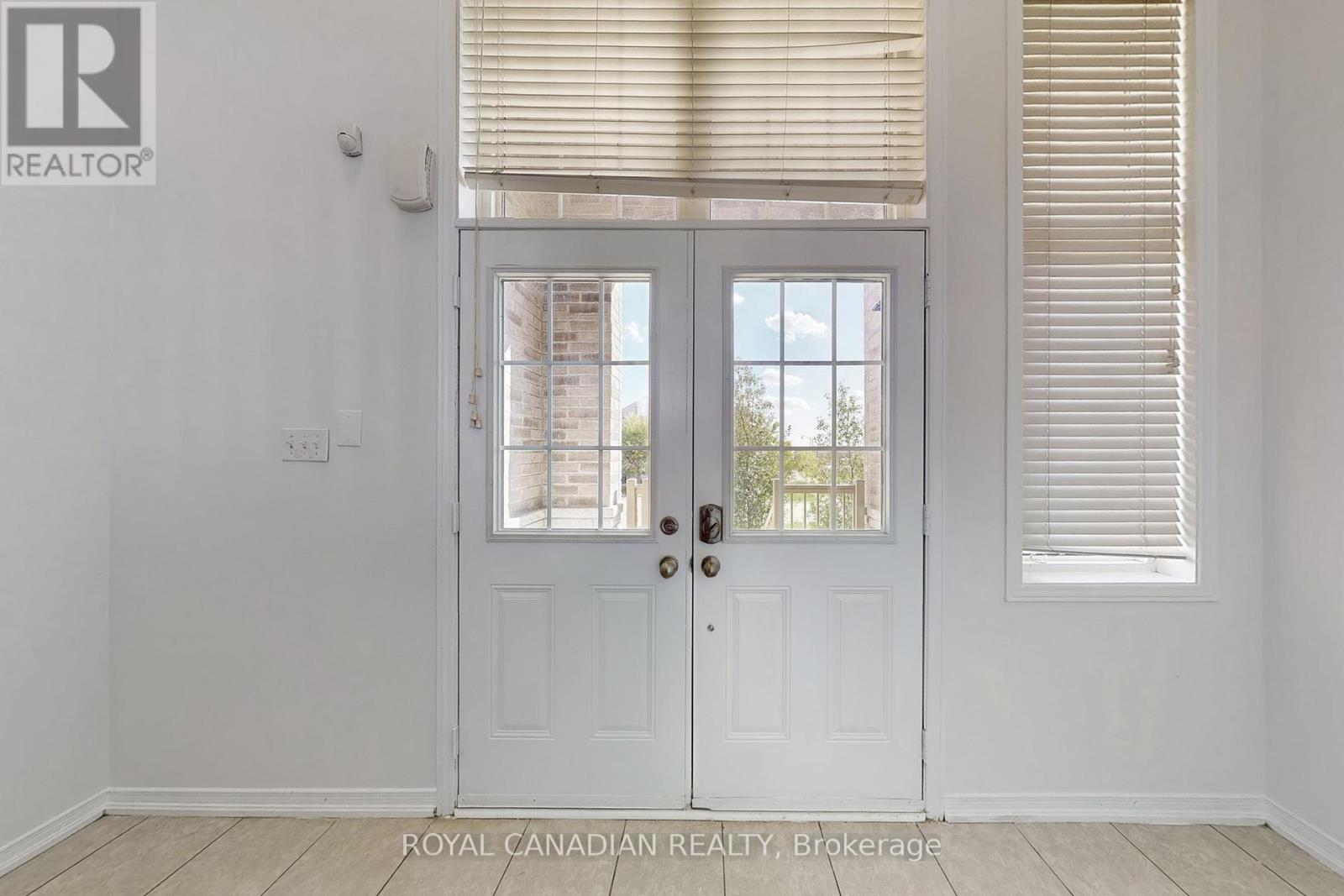 54 Chesterwood Crescent, Brampton, Ontario L6Y 0Z4 - Photo 3 - W12517874