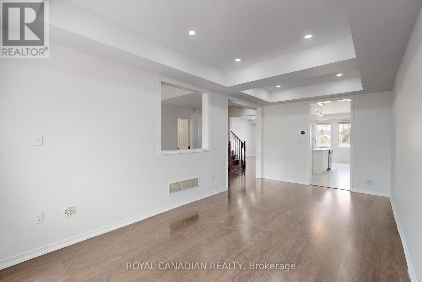 54 Chesterwood Crescent, Brampton, Ontario L6Y 0Z4 - Photo 8 - W12517874