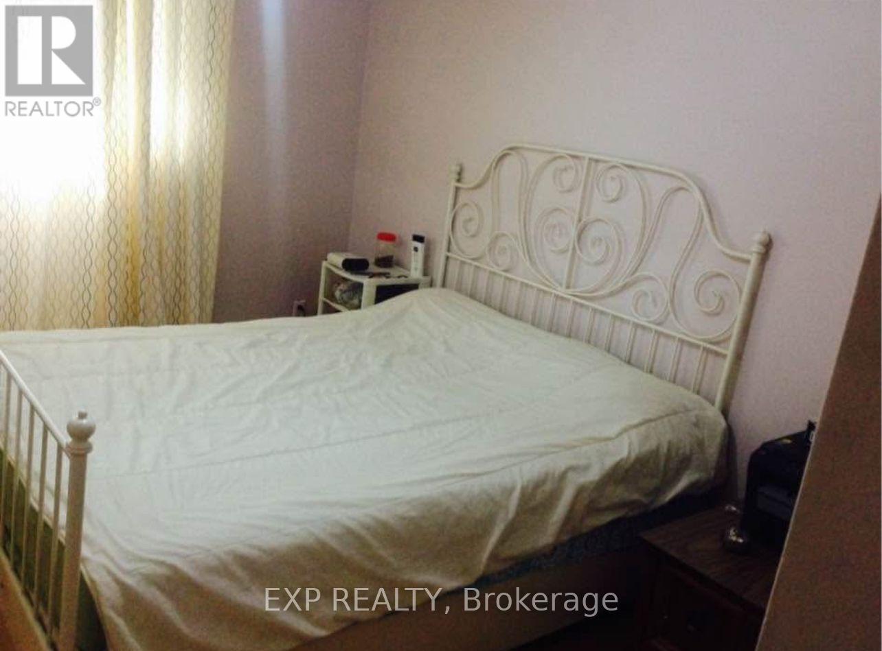 Upper Unit - 60 Seacliff Boulevard, Toronto, Ontario M9L 2G4 - Photo 5 - W12517888