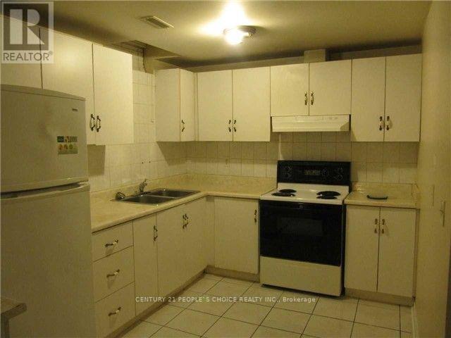 33 Kingsplate Crescent, Toronto, Ontario M9W 6X5 - Photo 3 - W12517920