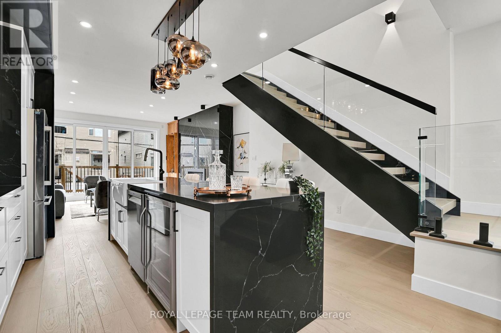 826 Alpine Avenue, Ottawa, Ontario  K2B 5R6 - Photo 10 - X12517970