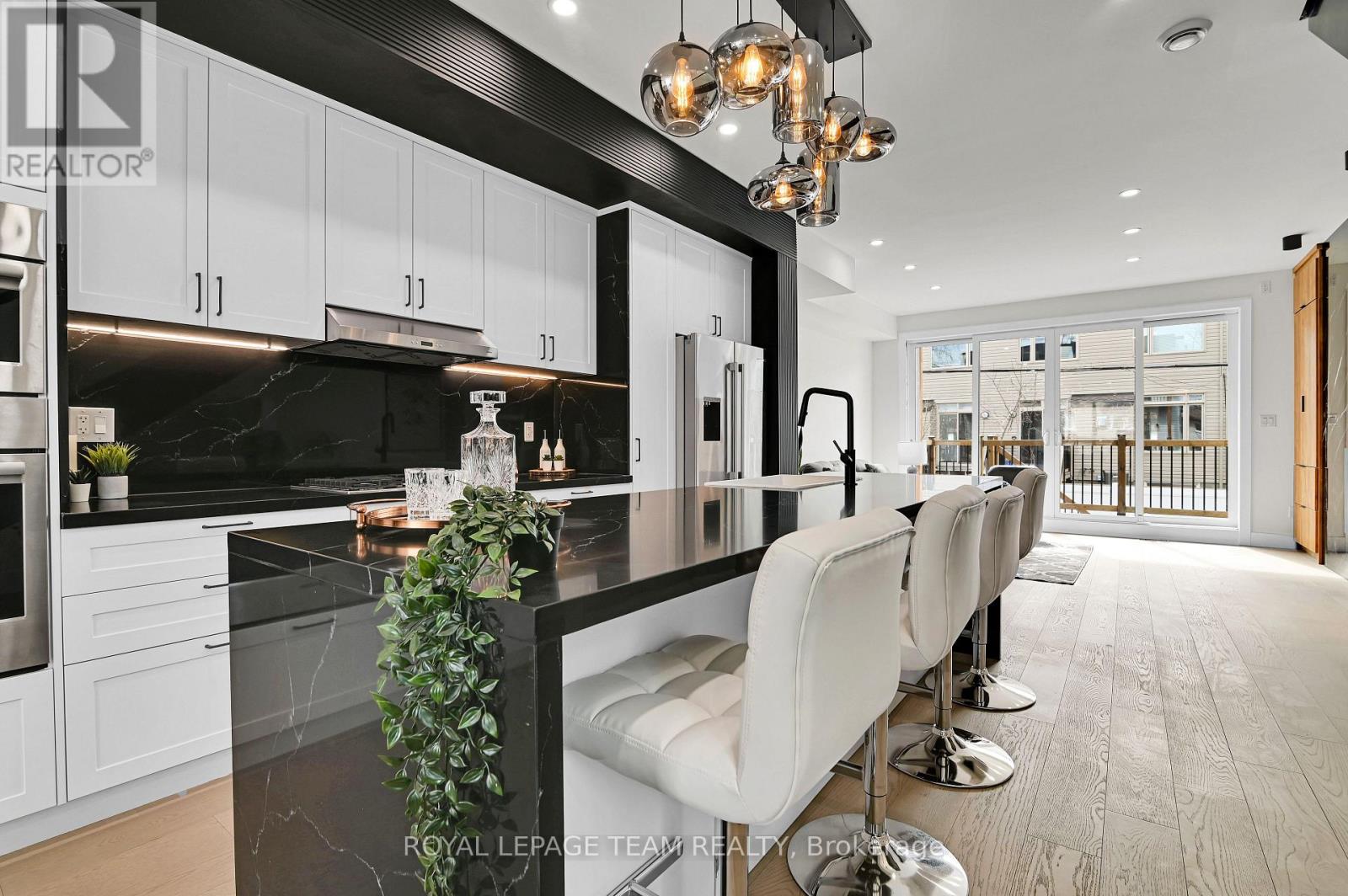 826 Alpine Avenue, Ottawa, Ontario  K2B 5R6 - Photo 11 - X12517970