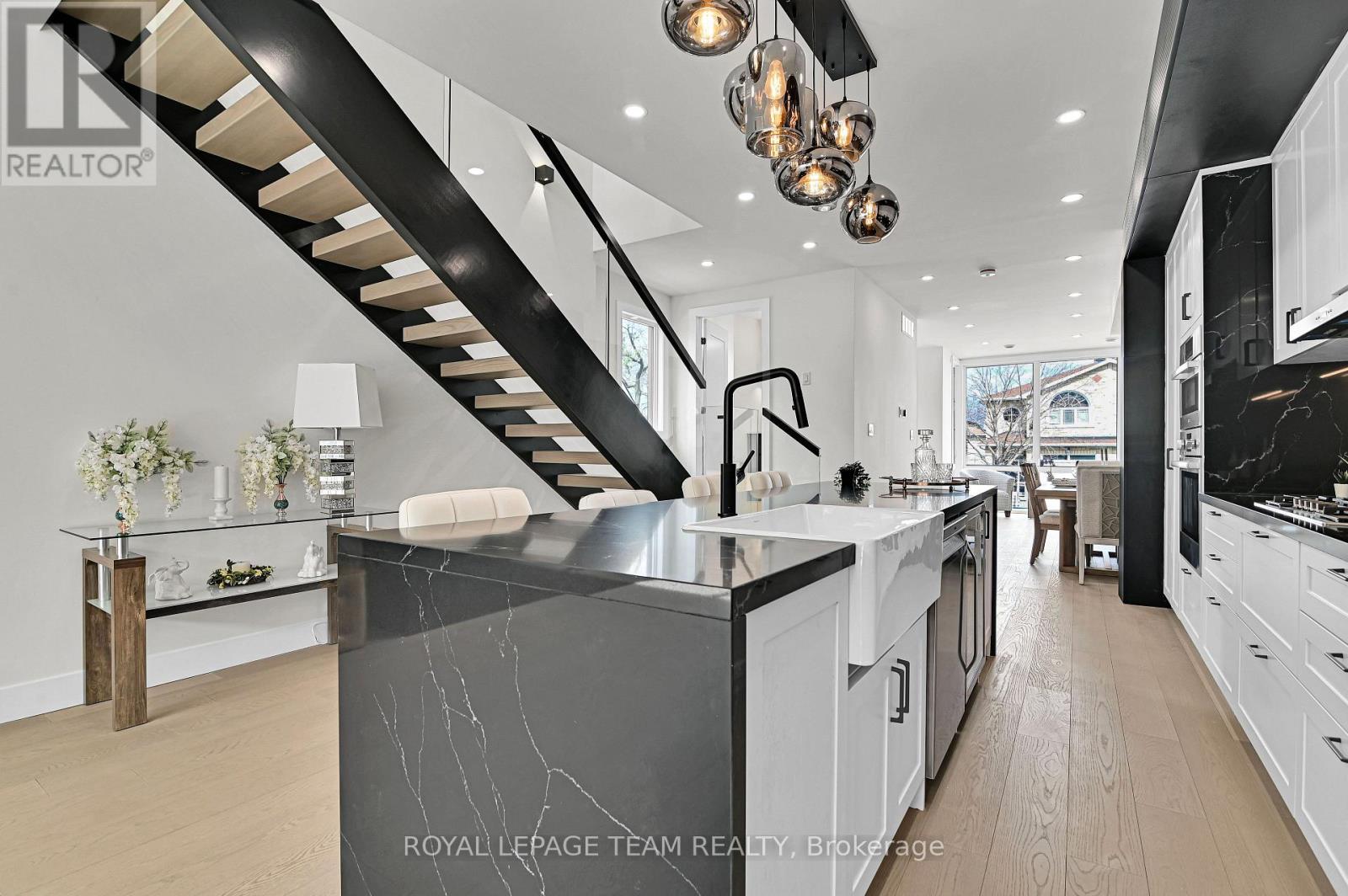 826 Alpine Avenue, Ottawa, Ontario  K2B 5R6 - Photo 13 - X12517970