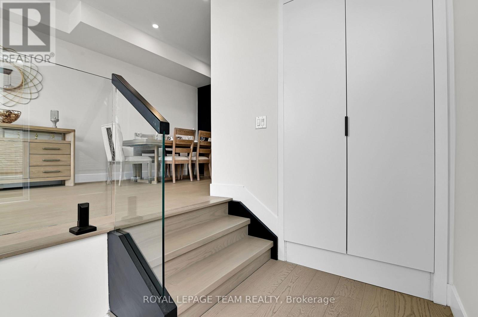 826 Alpine Avenue, Ottawa, Ontario  K2B 5R6 - Photo 3 - X12517970