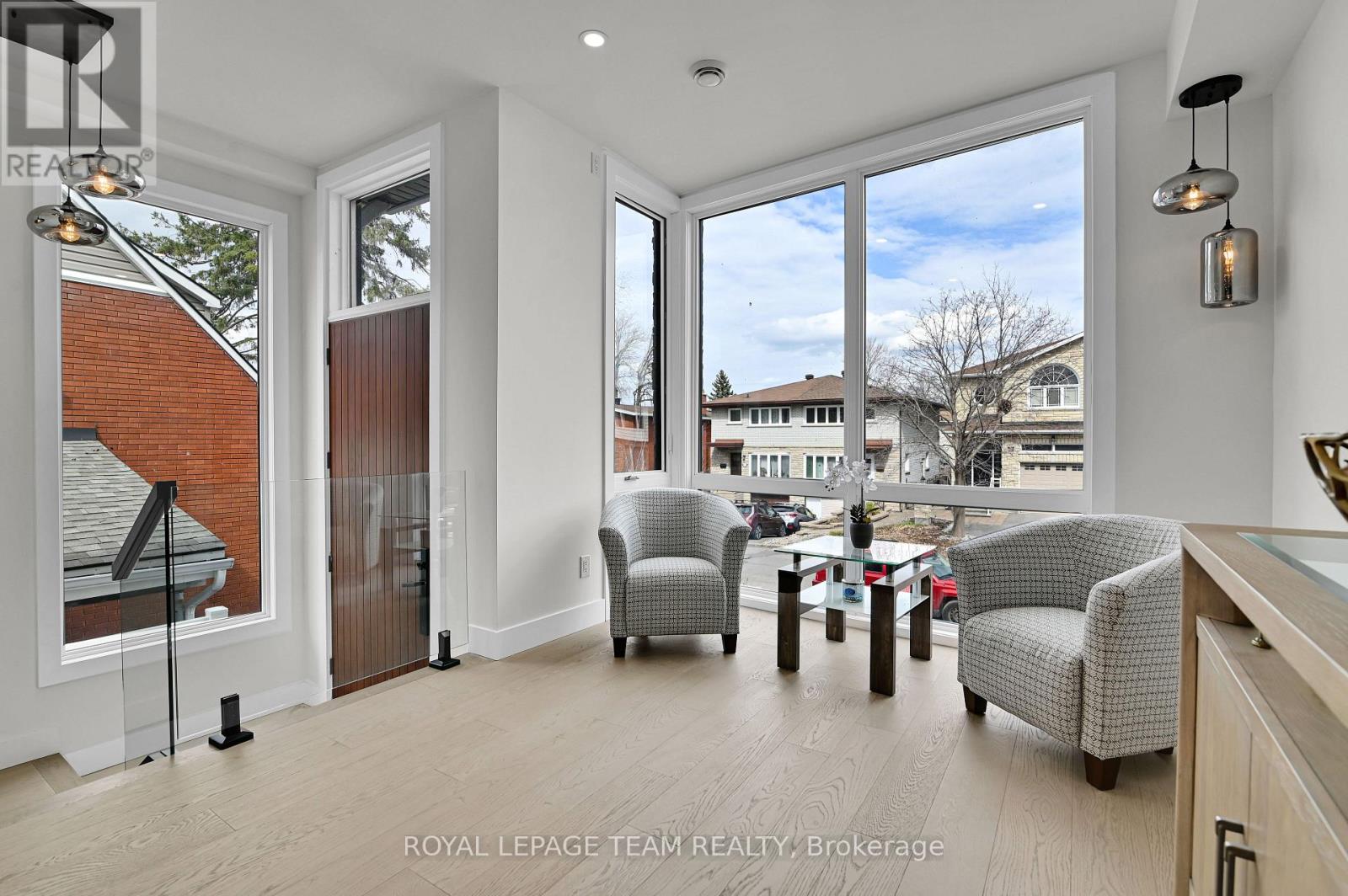 826 Alpine Avenue, Ottawa, Ontario  K2B 5R6 - Photo 5 - X12517970