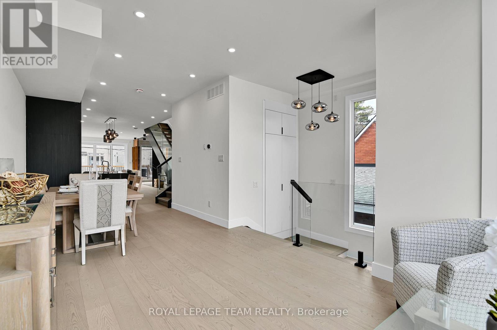 826 Alpine Avenue, Ottawa, Ontario  K2B 5R6 - Photo 6 - X12517970