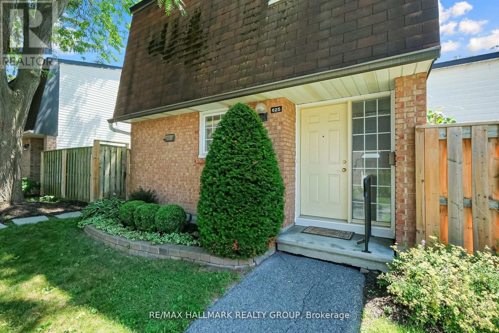 625 Trelawny Private, Ottawa, Ontario  K2C 3M9 - Photo 2 - X12518096