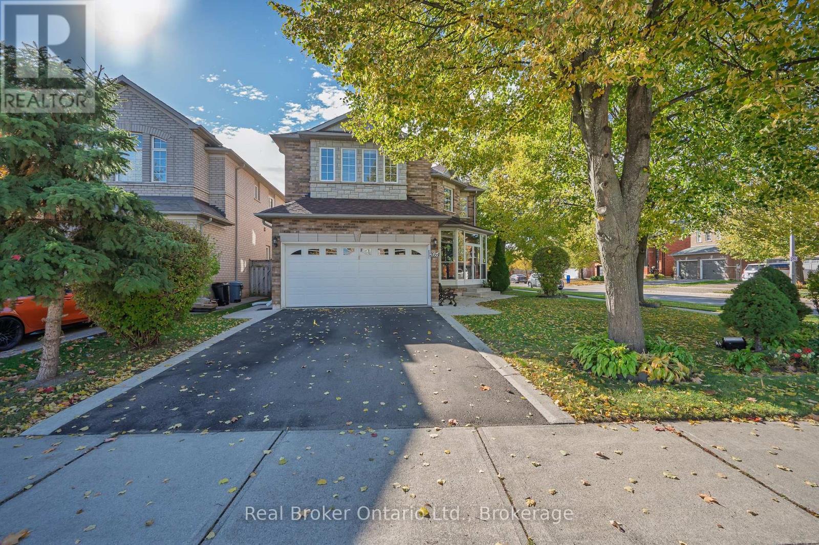 2054 BLOOMFIELD DRIVE, Oakville, Ontario