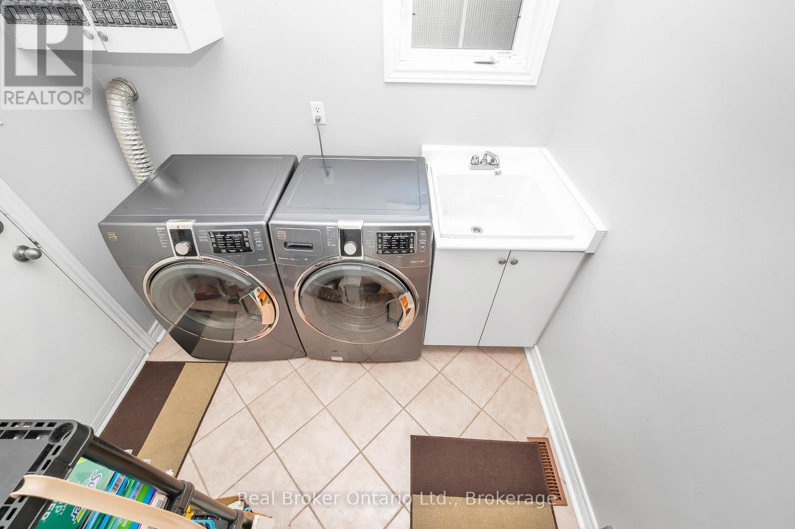 2054 Bloomfield Drive, Oakville, Ontario L6M 3W3 - Photo 11 - W12518032