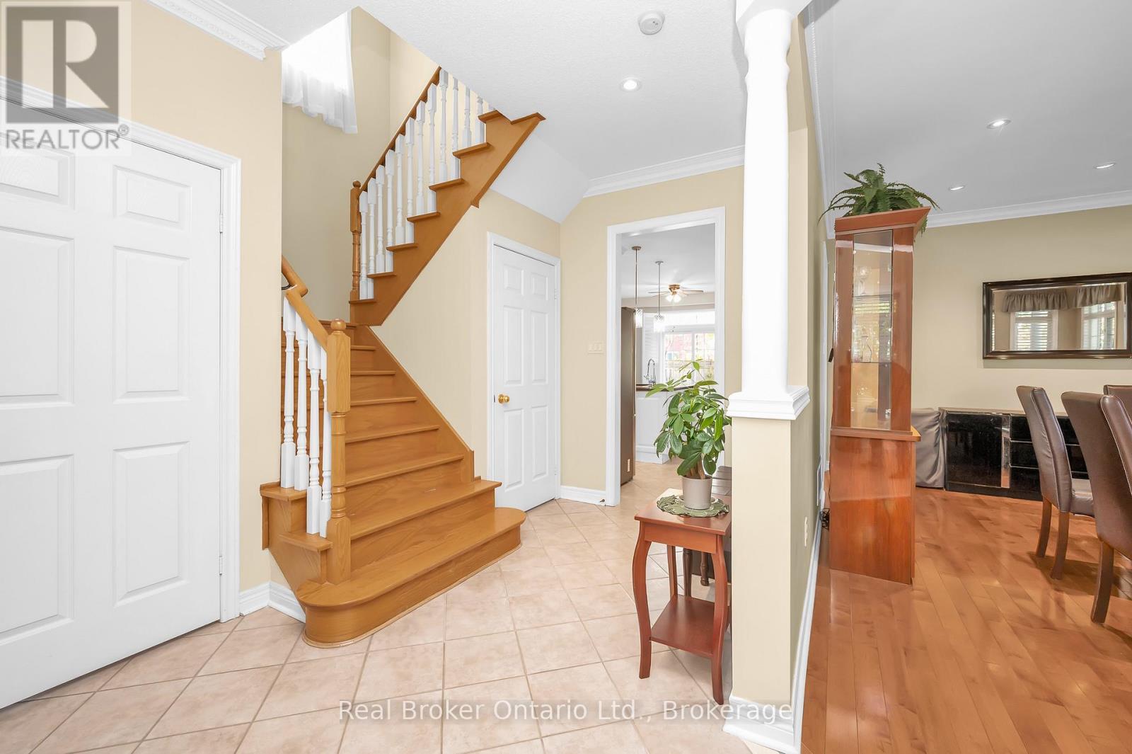 2054 Bloomfield Drive, Oakville, Ontario L6M 3W3 - Photo 12 - W12518032