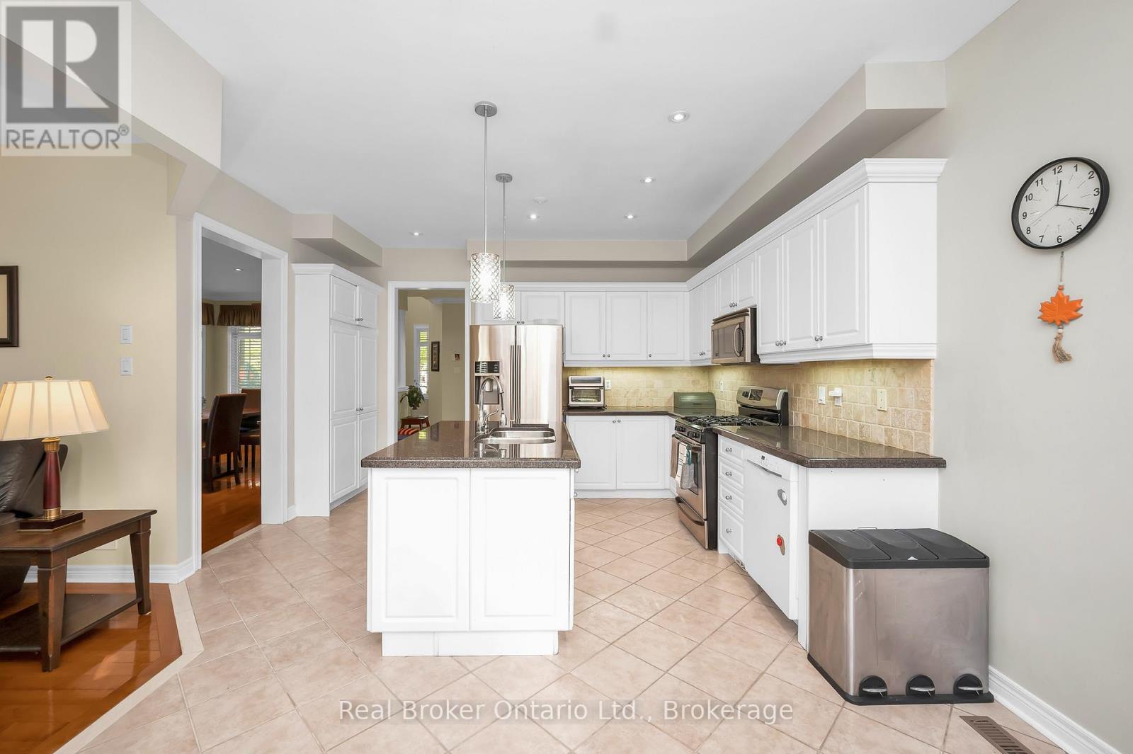 2054 Bloomfield Drive, Oakville, Ontario L6M 3W3 - Photo 15 - W12518032