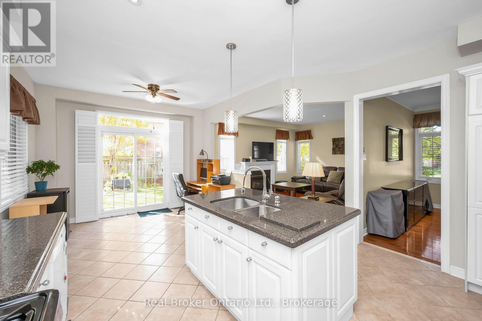 2054 Bloomfield Drive, Oakville, Ontario L6M 3W3 - Photo 17 - W12518032