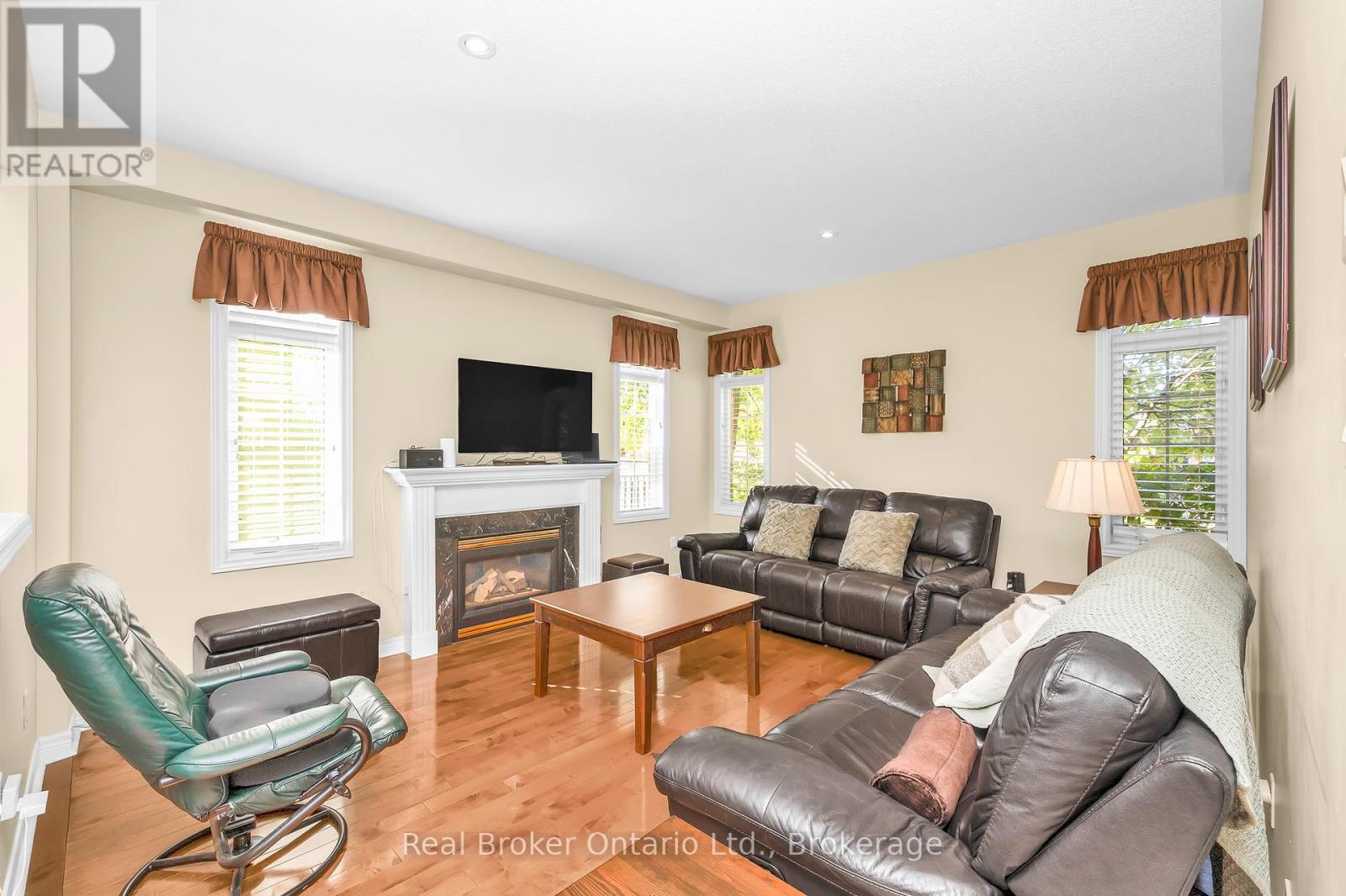 2054 Bloomfield Drive, Oakville, Ontario L6M 3W3 - Photo 18 - W12518032