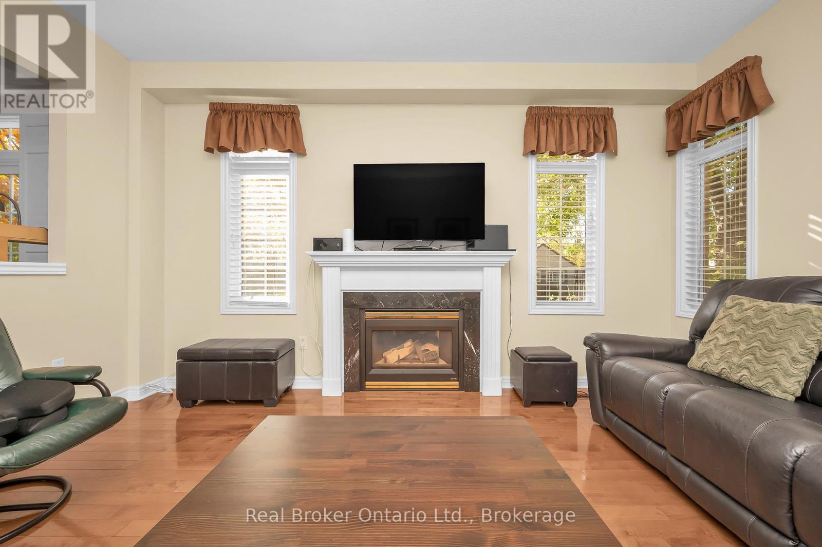 2054 Bloomfield Drive, Oakville, Ontario L6M 3W3 - Photo 19 - W12518032