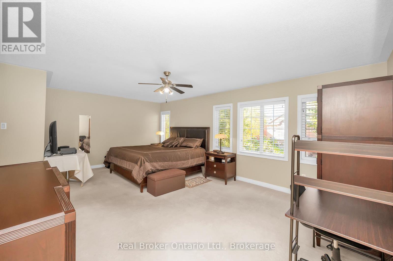 2054 Bloomfield Drive, Oakville, Ontario L6M 3W3 - Photo 22 - W12518032