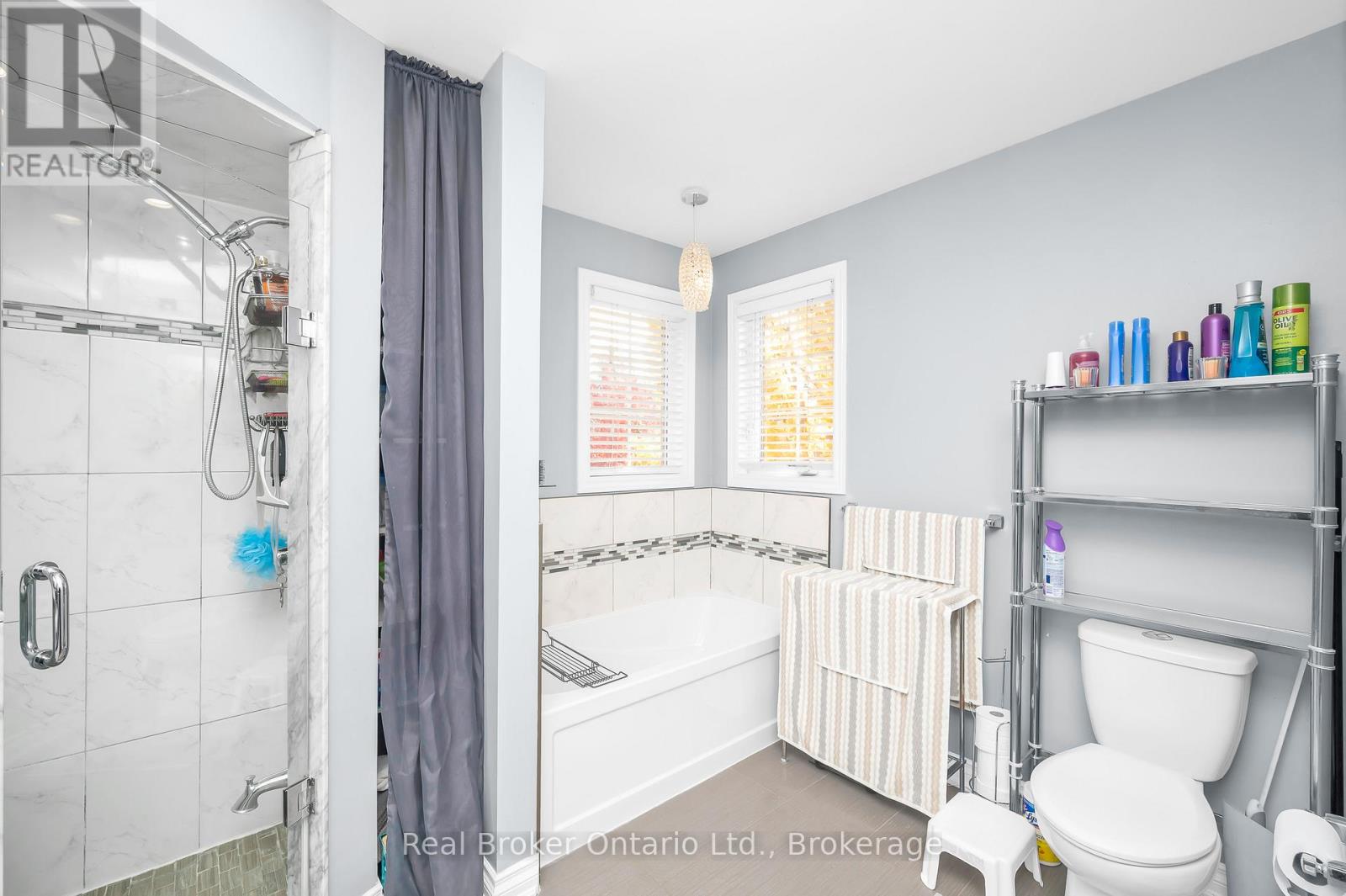 2054 Bloomfield Drive, Oakville, Ontario L6M 3W3 - Photo 24 - W12518032