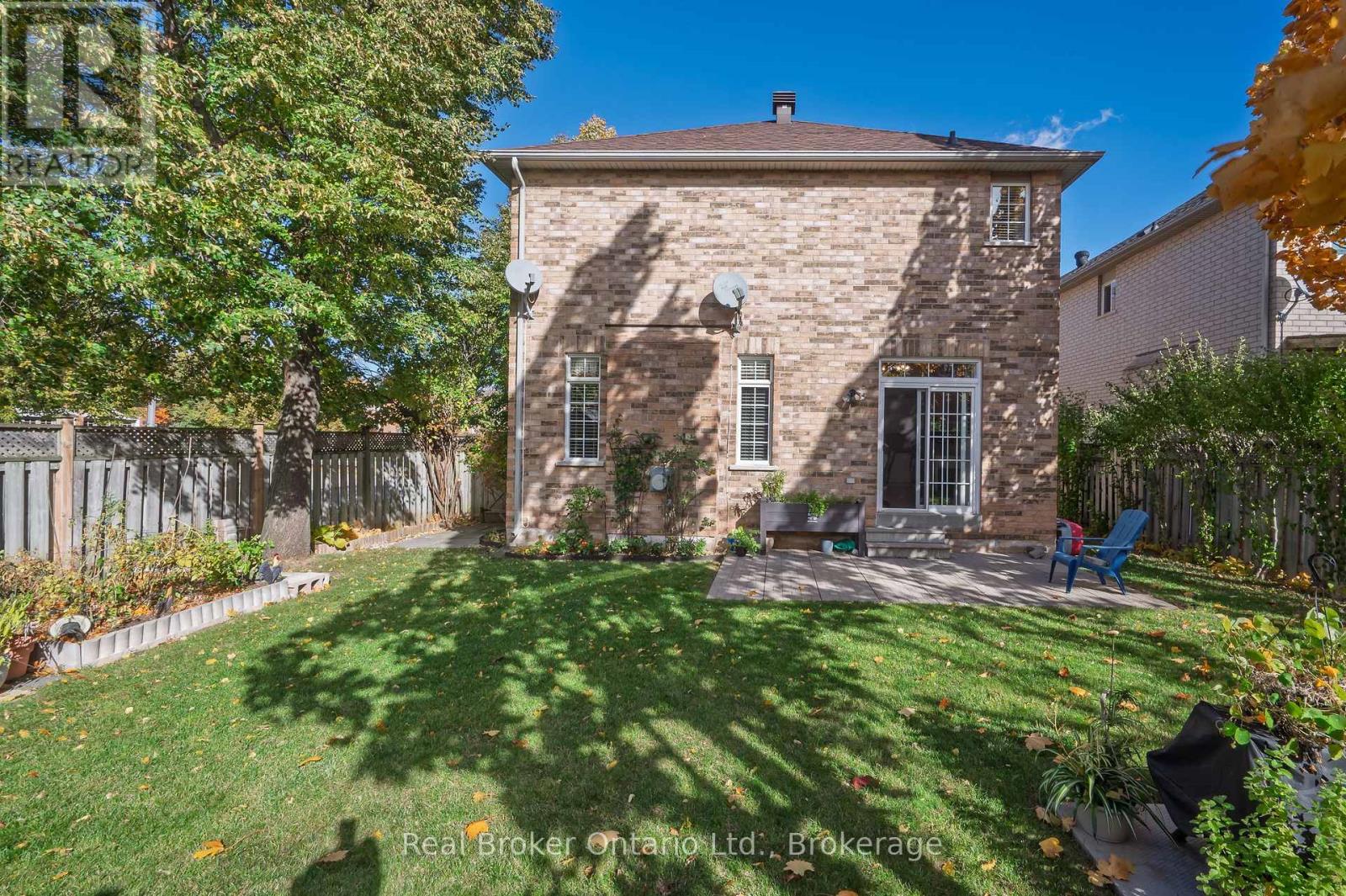 2054 Bloomfield Drive, Oakville, Ontario L6M 3W3 - Photo 37 - W12518032