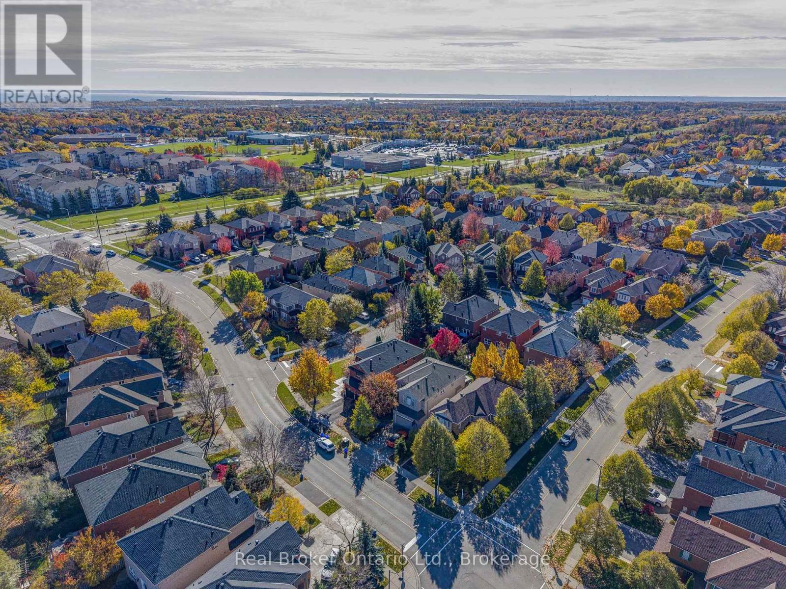 2054 Bloomfield Drive, Oakville, Ontario L6M 3W3 - Photo 43 - W12518032