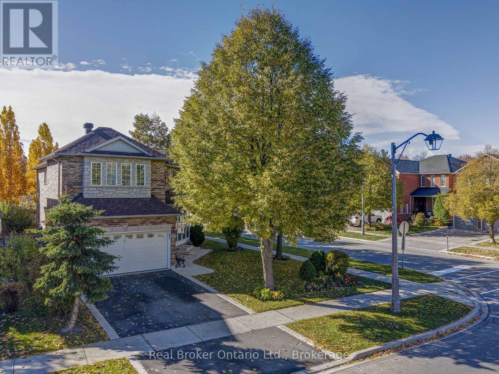 2054 Bloomfield Drive, Oakville, Ontario L6M 3W3 - Photo 47 - W12518032