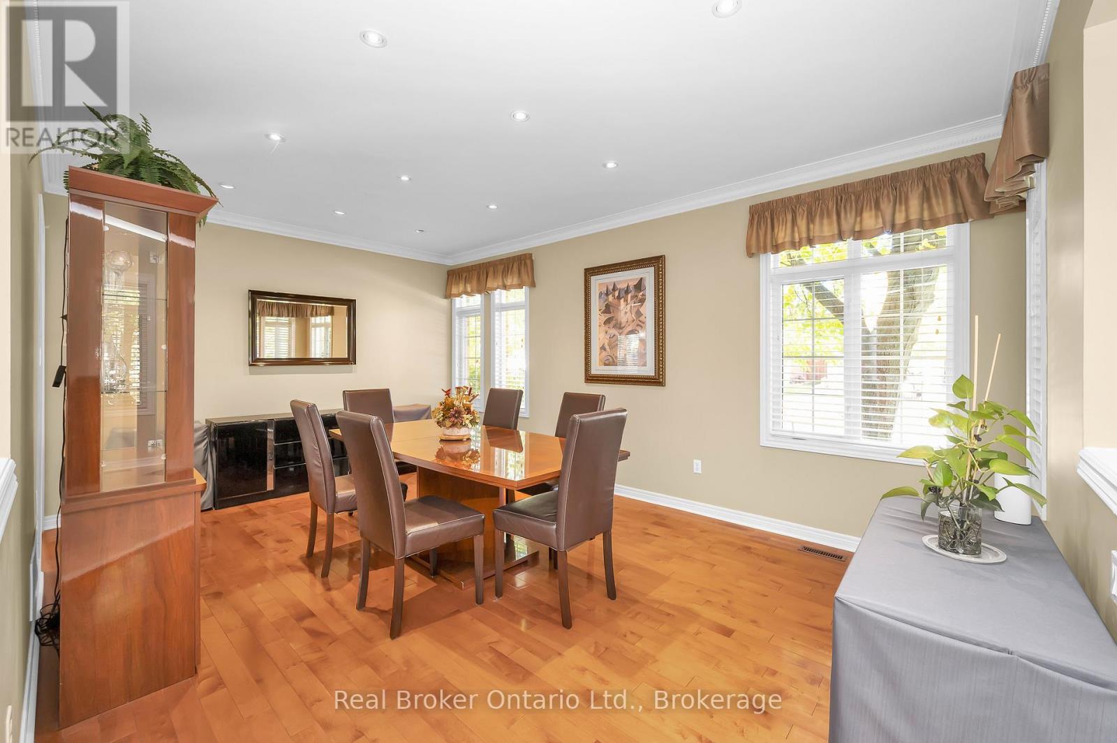 2054 Bloomfield Drive, Oakville, Ontario L6M 3W3 - Photo 8 - W12518032