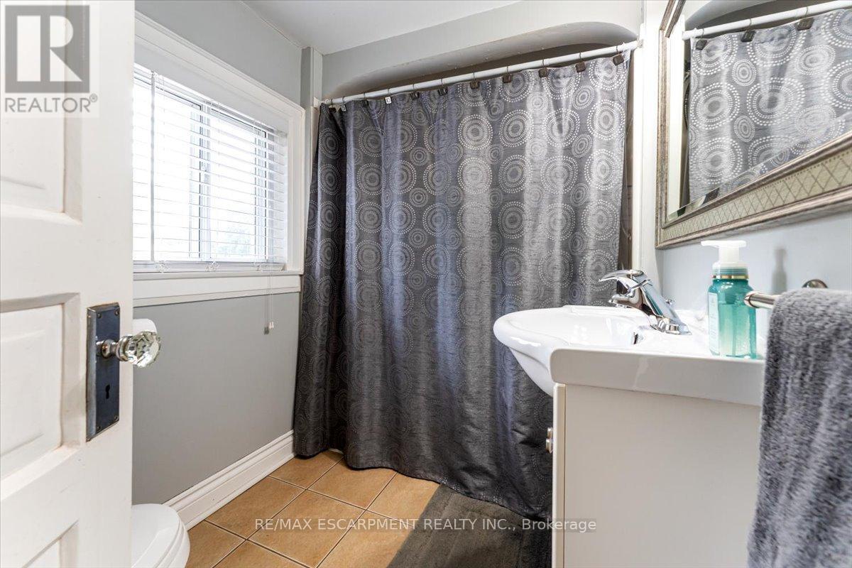 231 Vine Street, St. Catharines, Ontario  L2M 4S9 - Photo 22 - X12517644