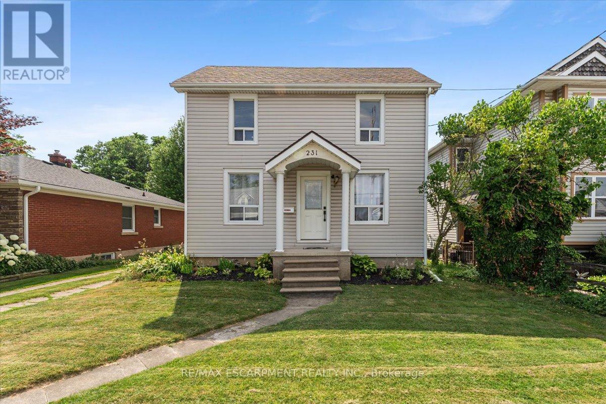 231 Vine Street, St. Catharines, Ontario  L2M 4S9 - Photo 3 - X12517644