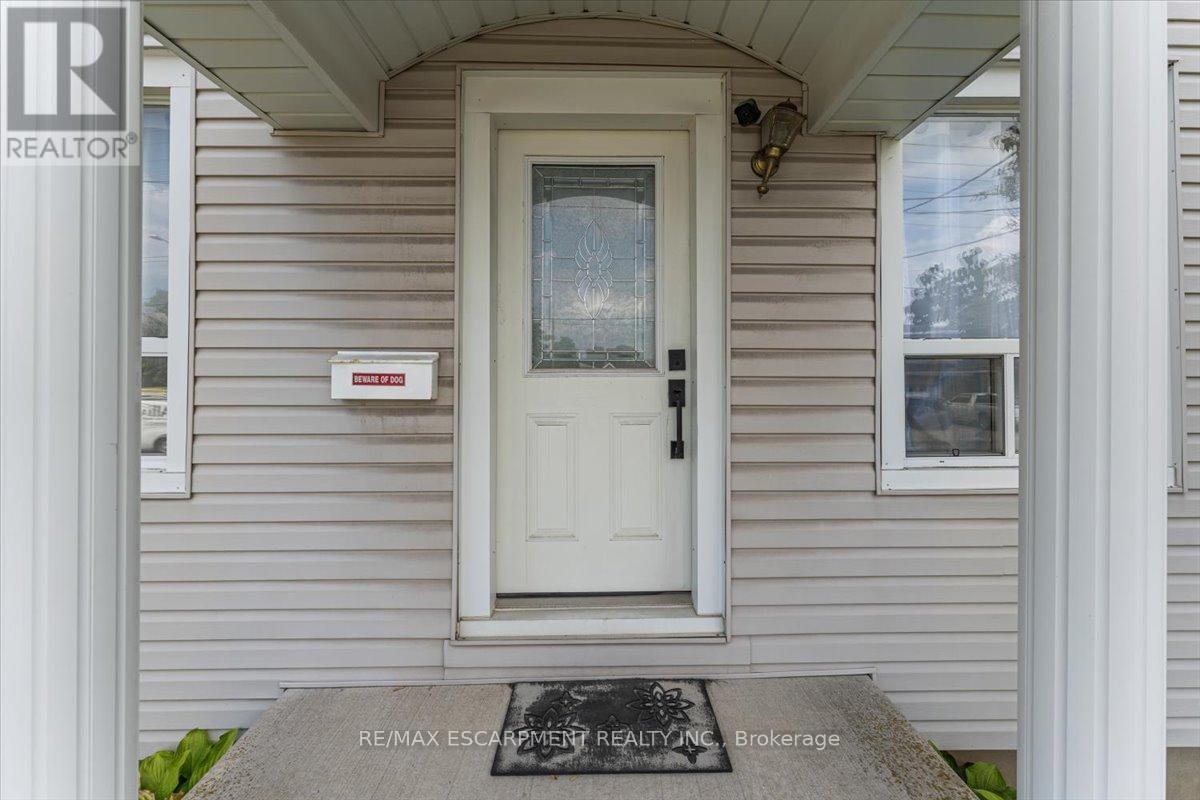 231 Vine Street, St. Catharines, Ontario  L2M 4S9 - Photo 6 - X12517644