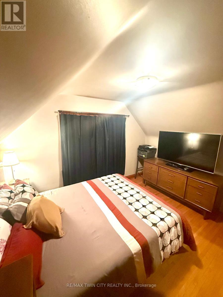 270 Mansion Street, Kitchener, Ontario  N2H 2K7 - Photo 38 - X12517780