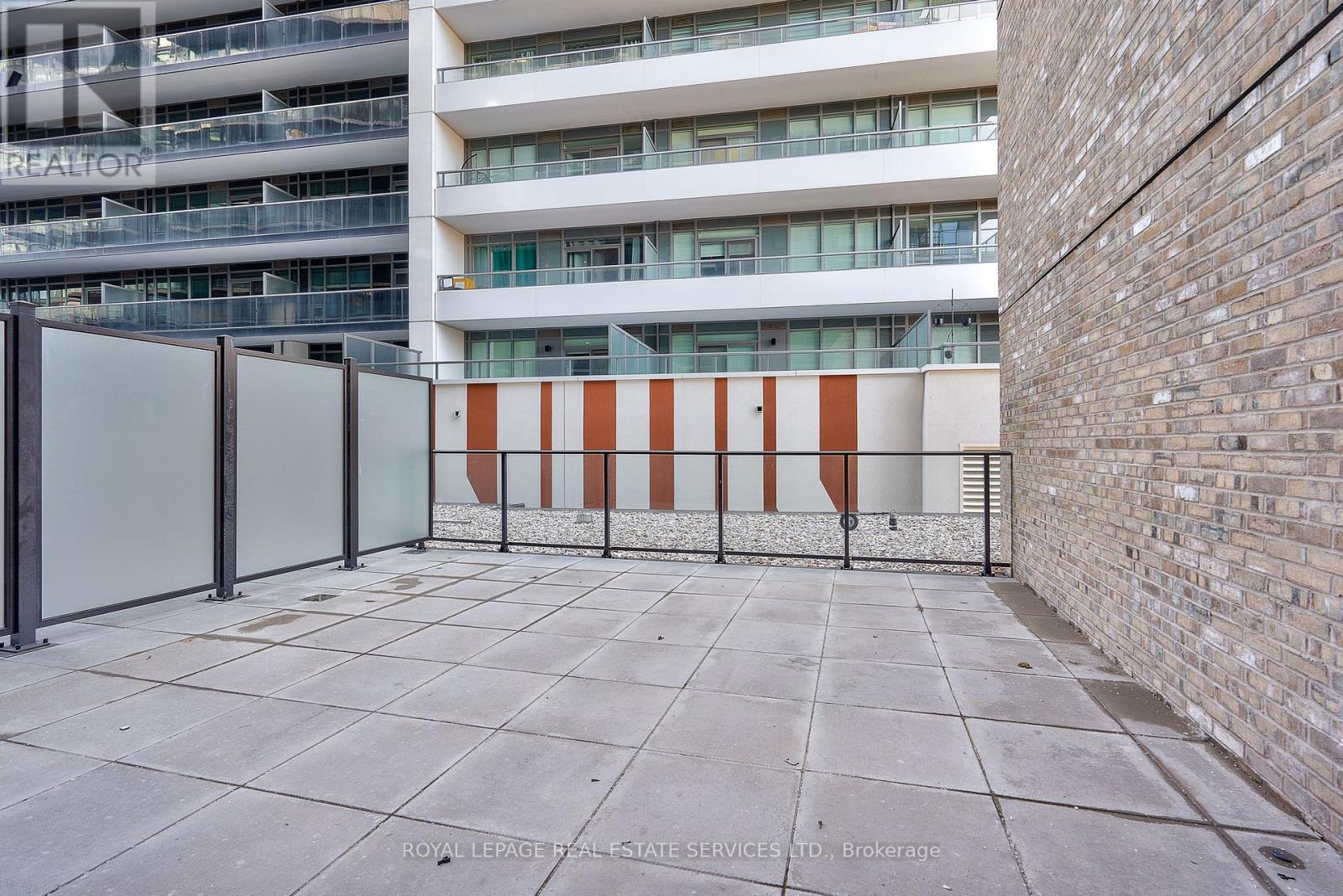 326 - 1 Jarvis Street, Hamilton, Ontario  L8R 0A8 - Photo 11 - X12517808