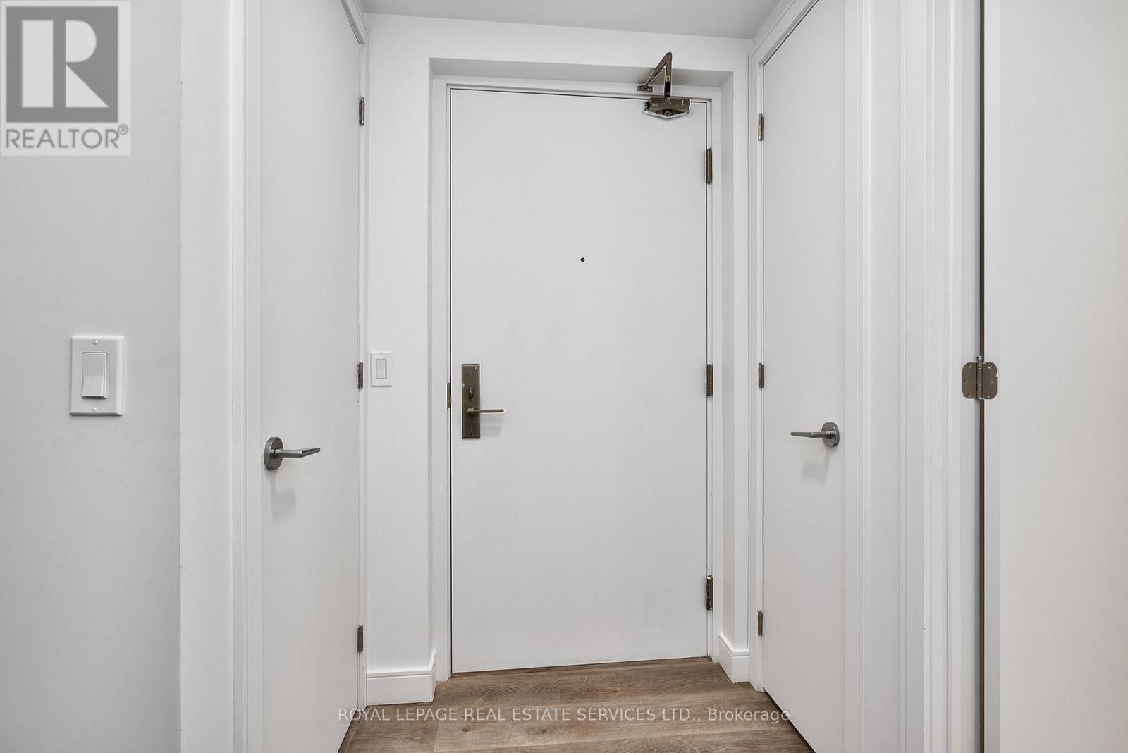 326 - 1 Jarvis Street, Hamilton, Ontario  L8R 0A8 - Photo 3 - X12517808