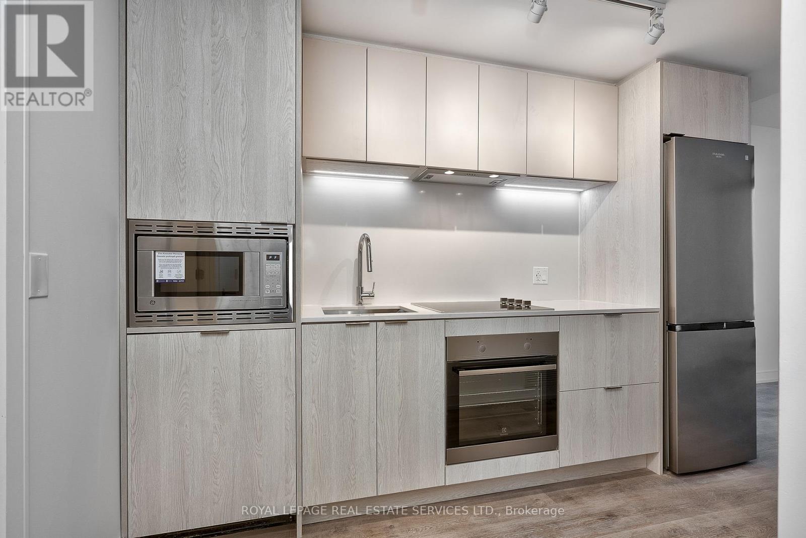 326 - 1 Jarvis Street, Hamilton, Ontario  L8R 0A8 - Photo 4 - X12517808