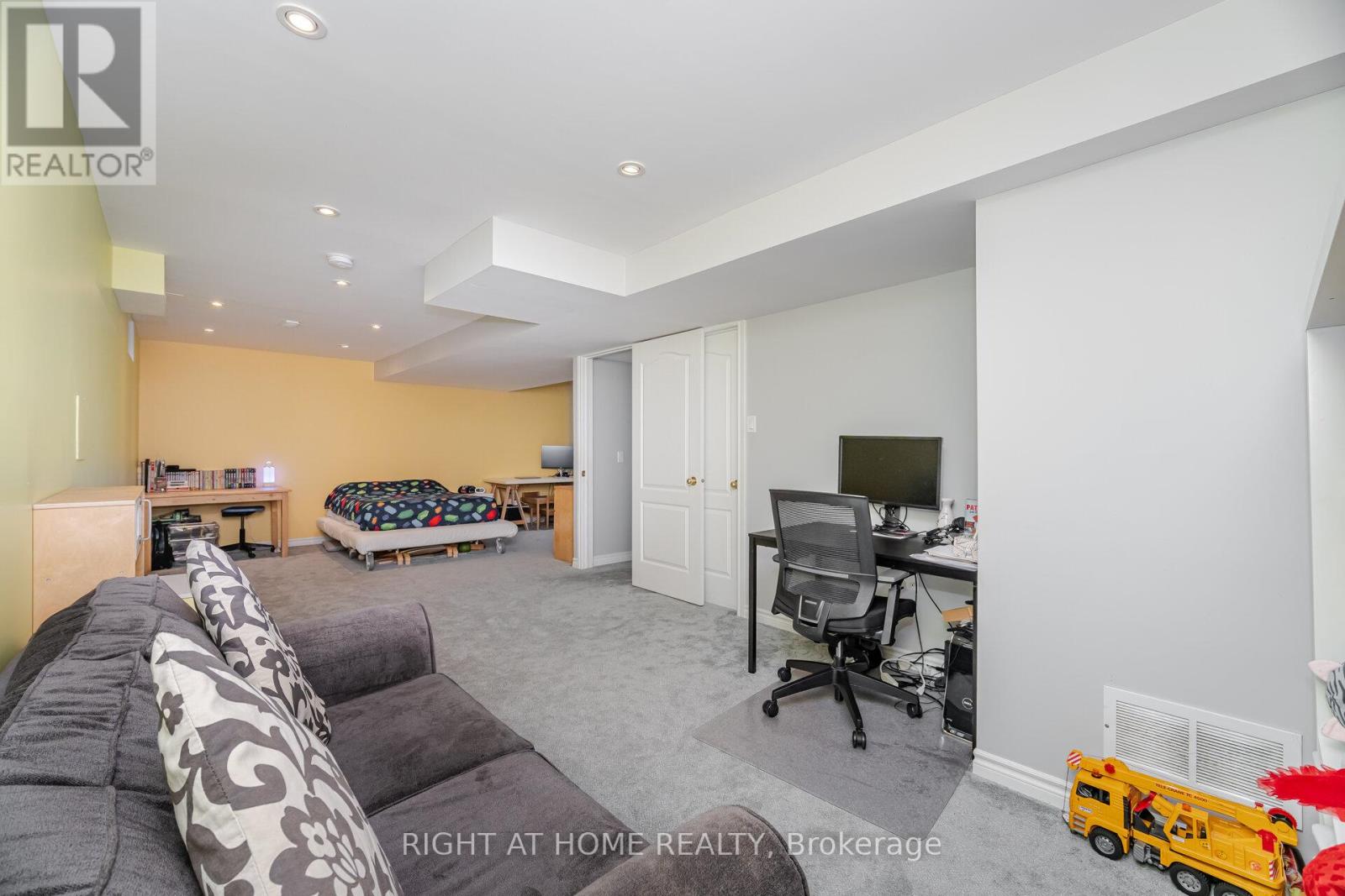 35 - 1085 Harrogate Drive, Hamilton, Ontario  L9K 1R2 - Photo 41 - X12517824