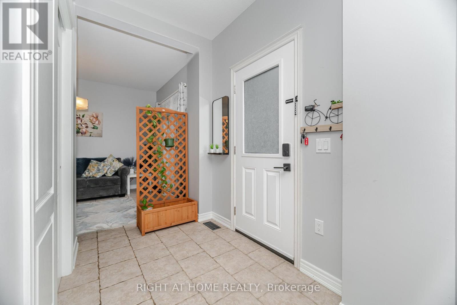 35 - 1085 Harrogate Drive, Hamilton, Ontario  L9K 1R2 - Photo 5 - X12517824