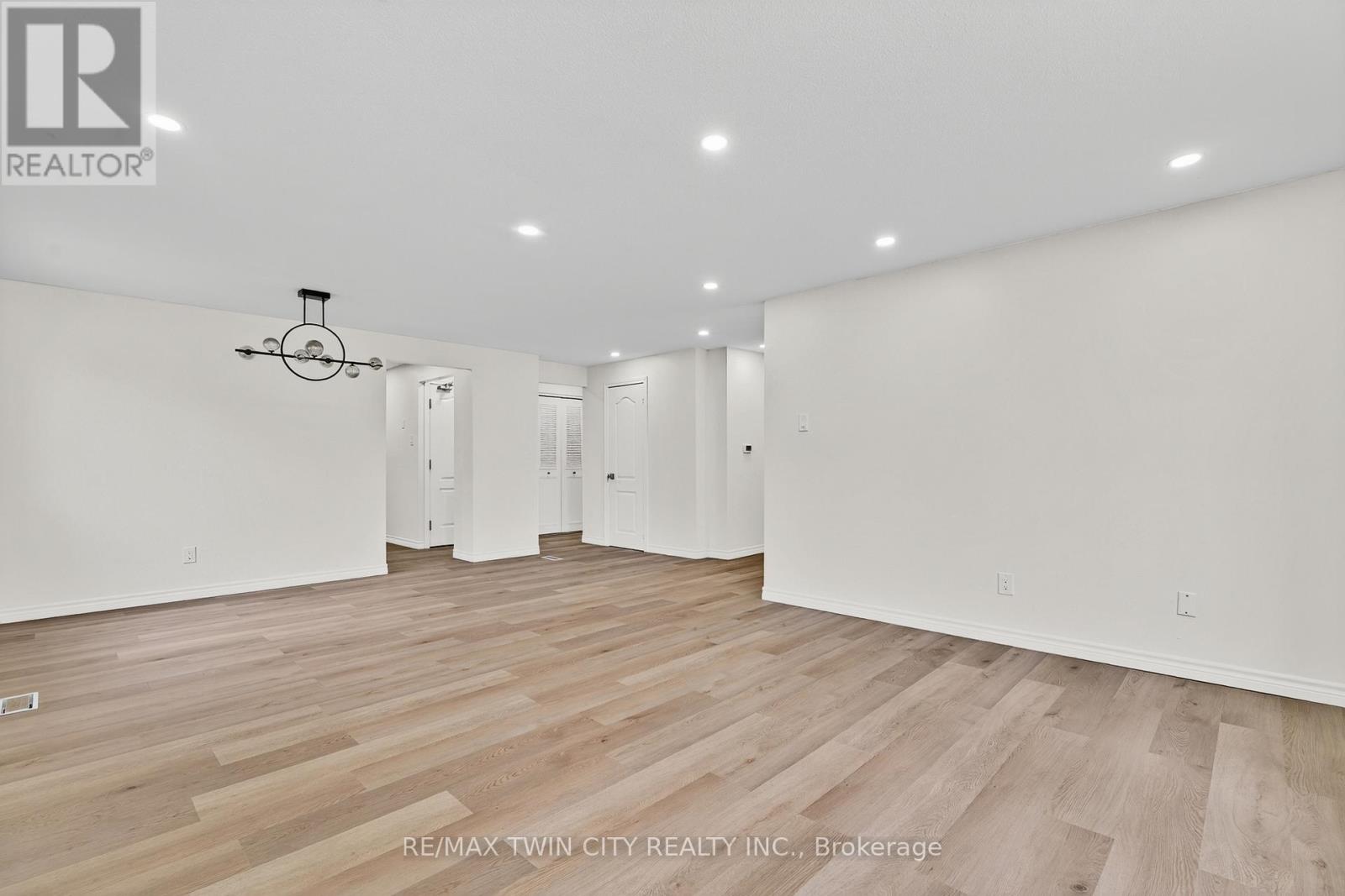 120 Westheights Drive, Kitchener, Ontario  N2N 1J9 - Photo 10 - X12517912