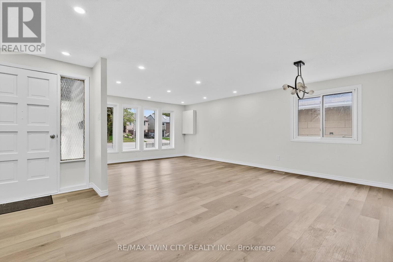 120 Westheights Drive, Kitchener, Ontario  N2N 1J9 - Photo 6 - X12517912