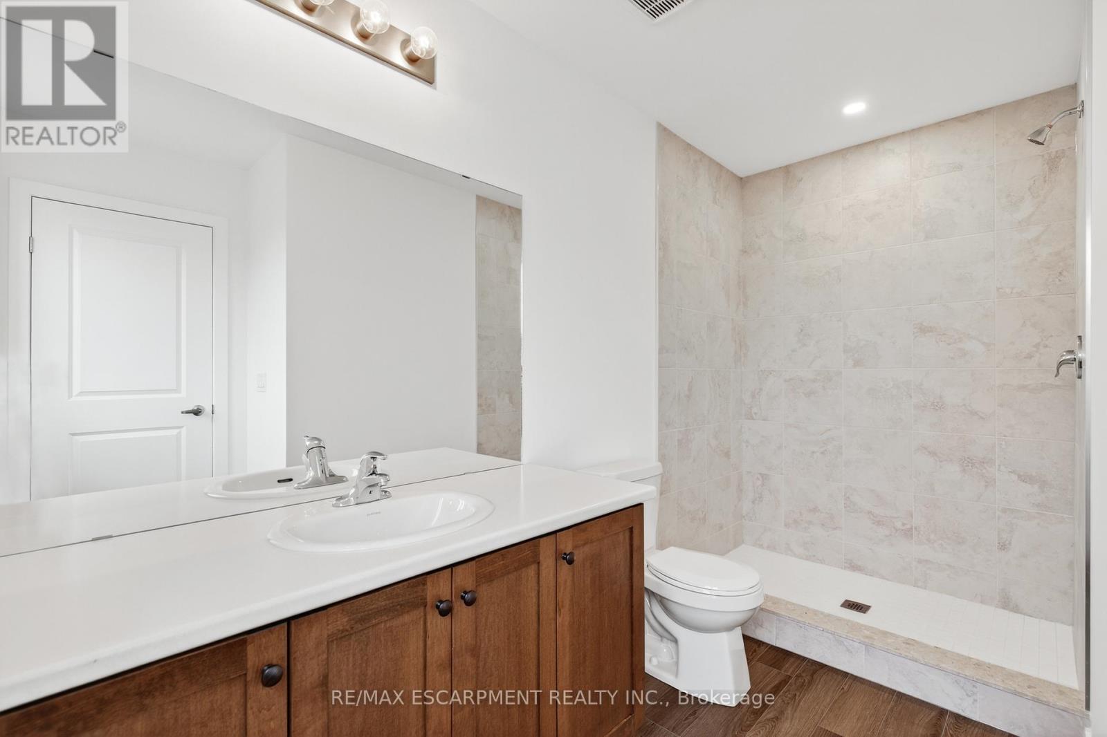 28 - 70 Kenesky Drive, Hamilton, Ontario  L8B 2A9 - Photo 30 - X12517960