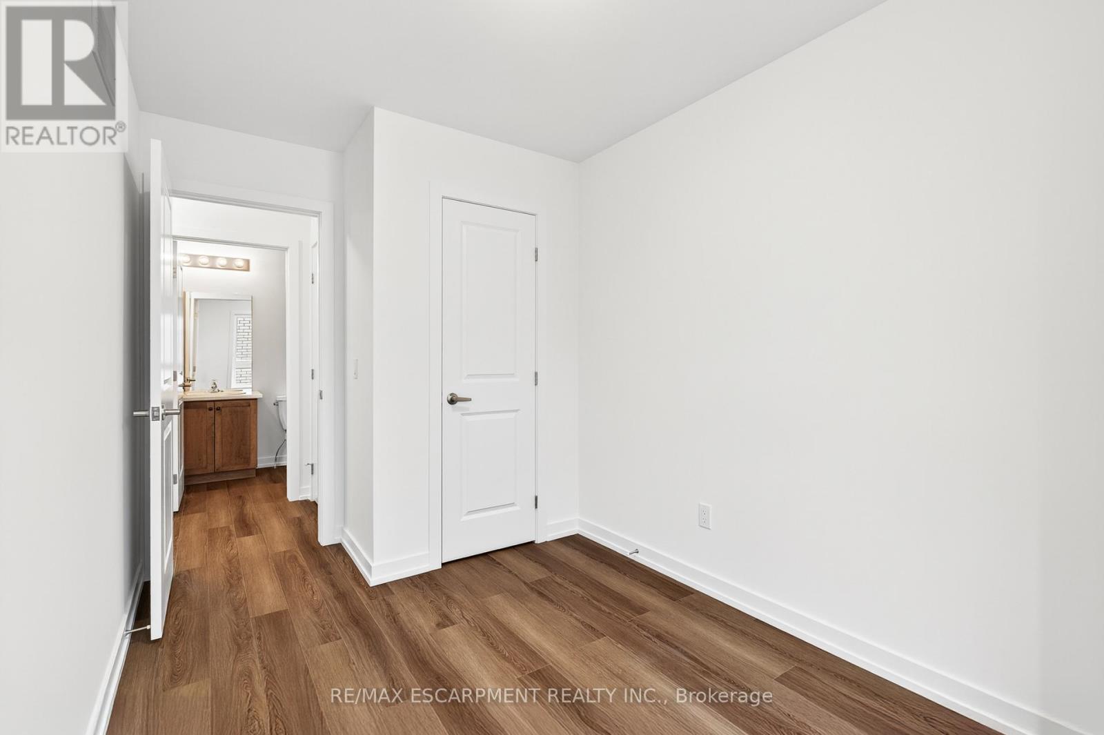 28 - 70 Kenesky Drive, Hamilton, Ontario  L8B 2A9 - Photo 33 - X12517960