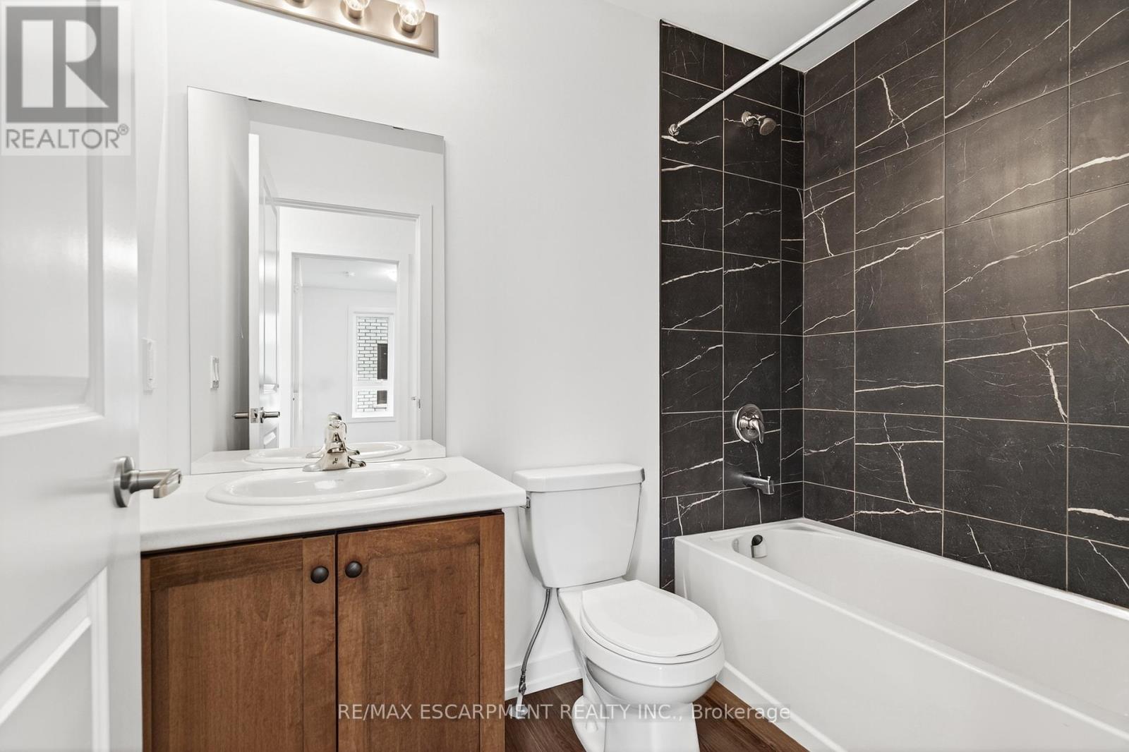 28 - 70 Kenesky Drive, Hamilton, Ontario  L8B 2A9 - Photo 35 - X12517960