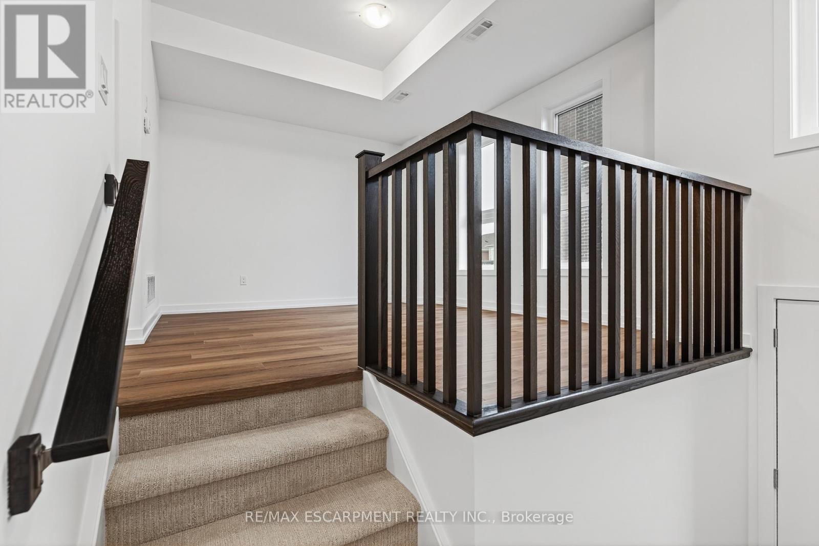 28 - 70 Kenesky Drive, Hamilton, Ontario  L8B 2A9 - Photo 4 - X12517960