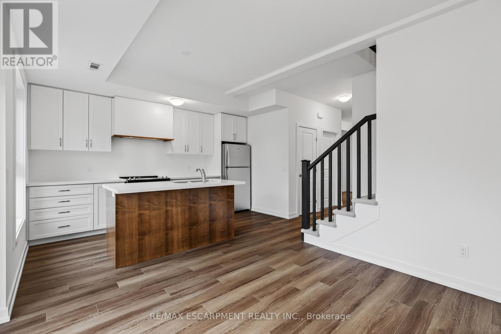 28 - 70 Kenesky Drive, Hamilton, Ontario  L8B 2A9 - Photo 9 - X12517960