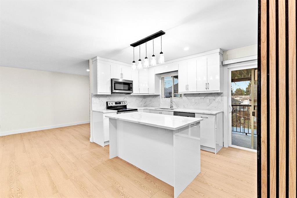 11633 87a Avenue, Surrey, British Columbia  V4C 3B2 - Photo 3 - R3065162